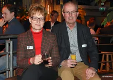 Genomineerden voor categorie tuinplanten; Anneke en Gé Bentvelsen van ABZ Seeds nog even met een drankje voor het grote moment.